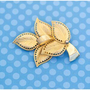 Vintage Golden Leaves Brooch - M20